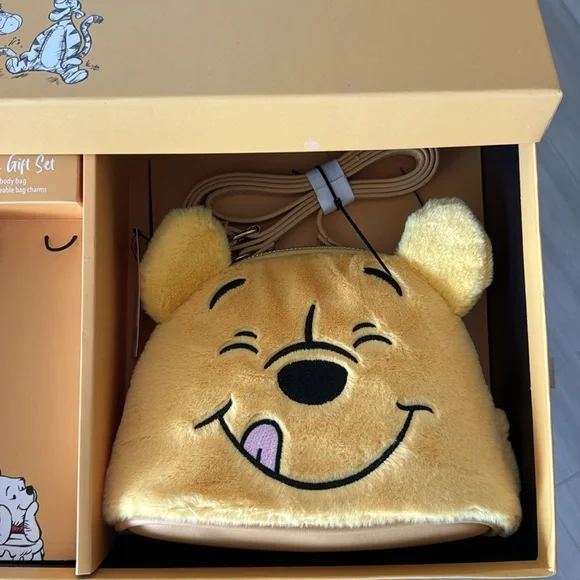 Disney Winnie the Pooh Purse - Picture 2 of 3